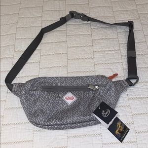 CHACO FANNY PACK !! NEW WITH TAGS